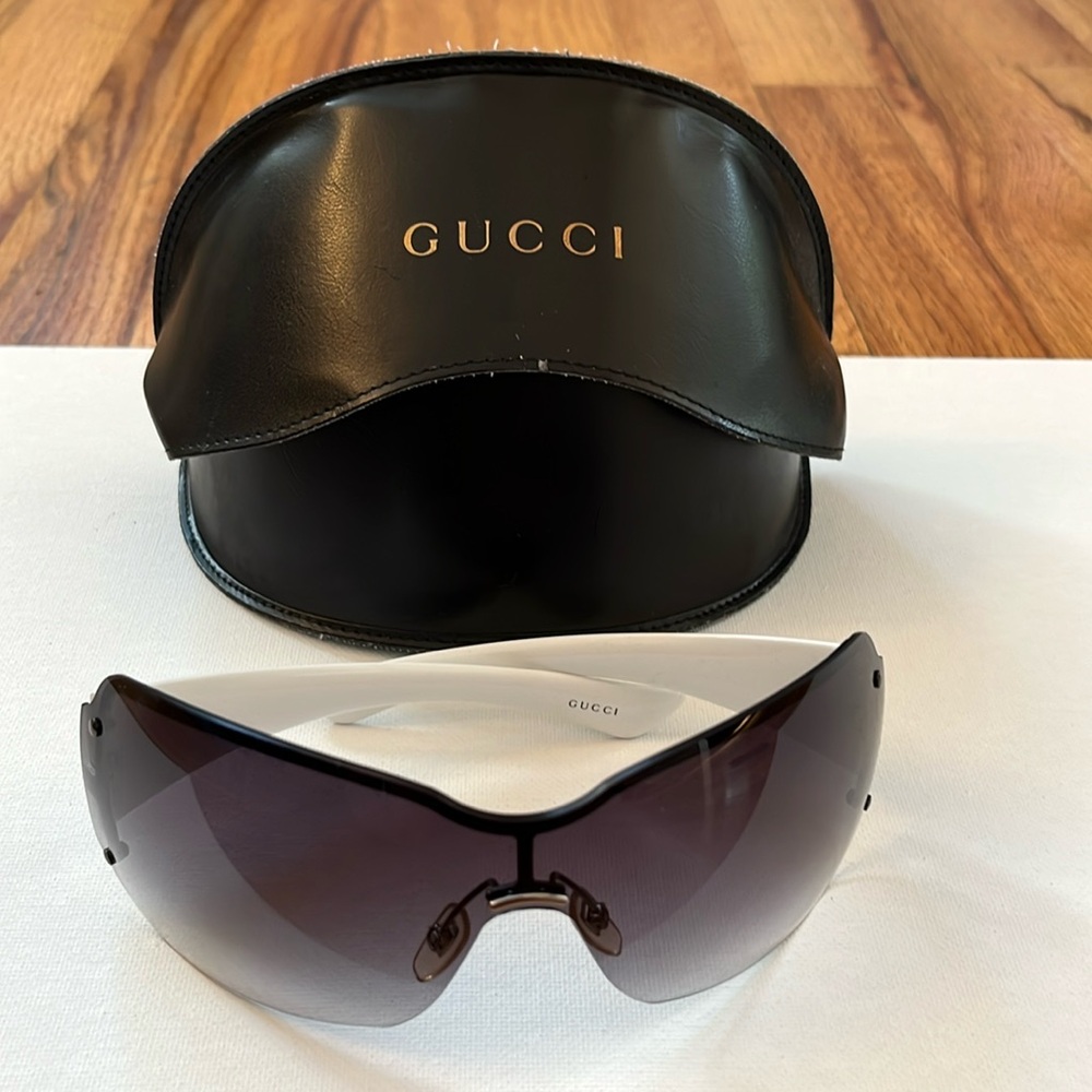 Authentic vintage Gucci Mask shaped frame sunglasses with case!
